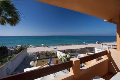 Image de Sardaigne, Cagliari, Quartu Sant 'Elena villa en bord de mer
