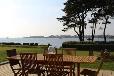 Image de La Maison de l'Aber, au bord de l'Aber Wrach, vue sur mer