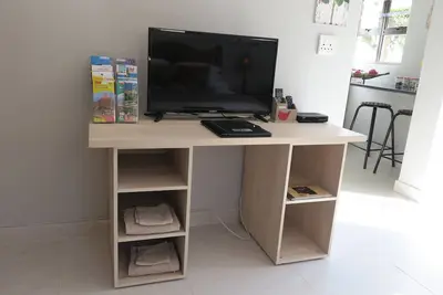 Image de Self-catering, spacieux Bachelors flat, WiFi, Dstv, jardin-patio, parking sécurisé