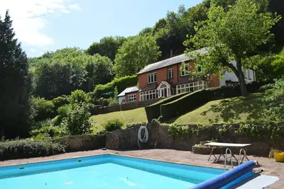 Image de Le Riversdale Lodge est situé au cœur de Symonds Yat, surplombant la rivière Wye.