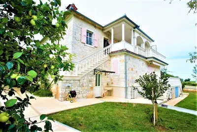 Image de Appartement Marija Kastelir avec balcon et vue sur le jardin