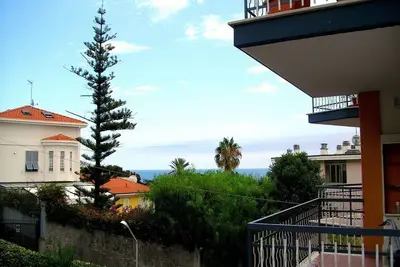 Image de Appartement vintage spacieux, calme et lumineux avec vue sur la mer et les montagnes