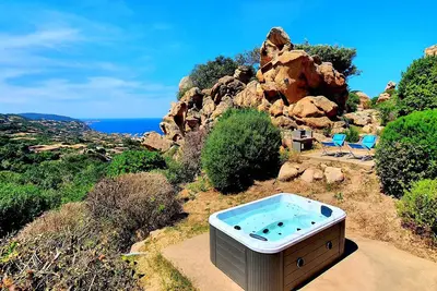 Image de roches turquoise, Jacuzzi dans les rochers, la Sardaigne sauvage que vous avez jamais vu