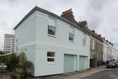 Image de Maison côtière de la ville côtière sur l'historique Hoe de Plymouth