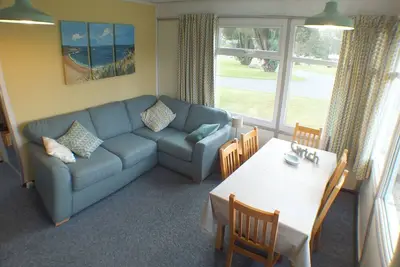 Image de Chalet Cwtch, un confortable chalet de 5 chambres à Roch, Pembrokeshire