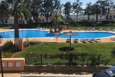 Image de Appartement au 1er étage exposé sud avec vue sur les piscines, wi-fi gratuit et sky tv