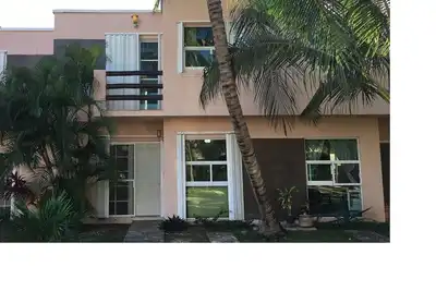 Image de Une spacieuse maison de 3 chambres et 2 salles de bain avec en face de la piscine. A / C dans chaque chambre