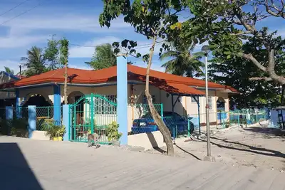 Image de Bungalow sur la plage pour les familles et les grands groupes jusqu'à 20 personnes