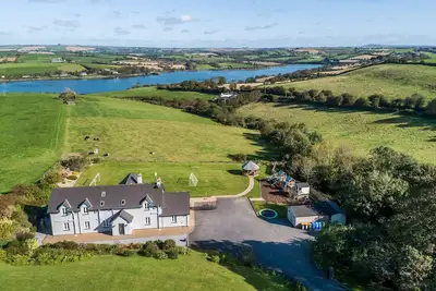 Image de Vues sur la rivière, Kinsale, 6 chambres, 5 salles de bain, 20 couchages, récemment rénové, 4 min de la ville