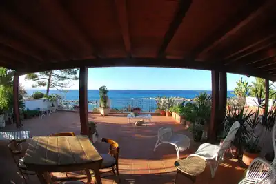 Image de Donna Eugenia: une maison en face de la mer pour une vacance inoubliable