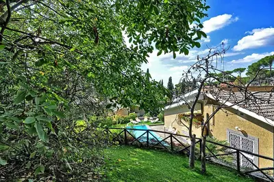 Image de Casa Paola est une belle propriété à seulement 20 km de Rome, avec piscine partagée et peut accueillir