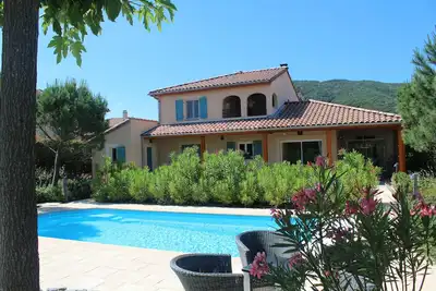Image de Merle villa pour 8 personnes avec piscine privée