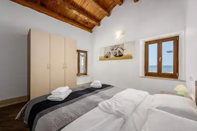 Image de A one bedroom apartment in the town center, near the sea - Dante 1