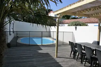 Image de Villa avec piscine chauffée à deux pas de la mer et de la forêt