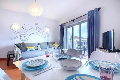 Image de Magnifique 2 lits, balcon central ensoleillé Burgau superbes vues! 1 min2beach dort 4/6