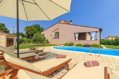Image de Villa Agri avec grand jardin et piscine près de Pula