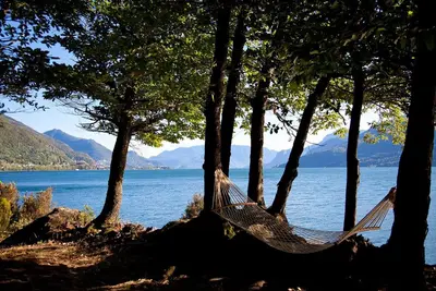 Image de Olgiasca Villa est une villa de luxe sur le lac de Côme, avec piscine privée et jacuzzi, vue wit cottage