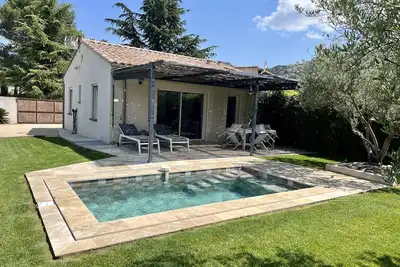 Image de Maison privative avec piscine et jardin clôturé dans le parc du Luberon