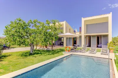Image de Vertent for four persons wih pool