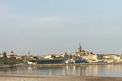 Image de bel appartement Ă quelques pas de la mer et du centre