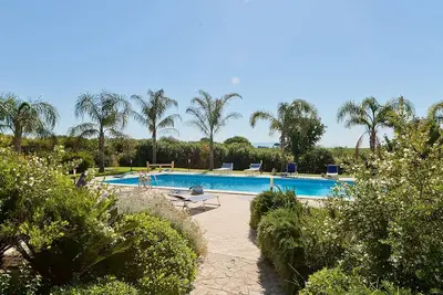 Image de Villa Athena, à Castelvetrano, dans l'ouest de la Sicile, avec piscine, 4 chambres, 8 lits.