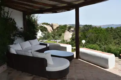 Image de Une terrasse avec vue sur la mer