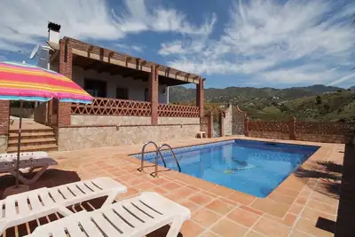 Image de Villa Los Cerezo, Une Villa Au Calme Avec Piscine PRIVÉE, Bbq, Wifi, Parking PRIVÉ. . .