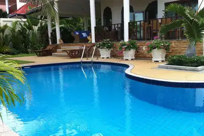 Image de Grande villa de 3 chambres avec piscine située sur la plage royale de Thaïlande, station de golf de Hua Hin