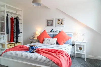 Image de 2 chambres, 4-6 personnes, à proximité des plages et de la rivière dans le joli village géorgien