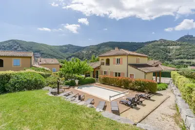 Image de Villa Mazes - Villa pour 10 personnes avec piscine privée.