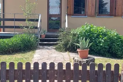 Image de Chalet \"Grazia\" est situé sur le plateau de Pizzorne dans un quartier calme