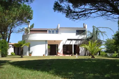 Image de Plage et jardin de House of Joy