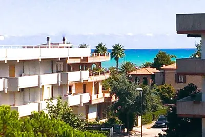 Image de Appartement avec vue sur la mer à 100 m de la plage et à 200 m de la zone piétonne