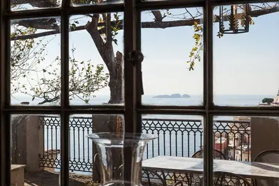 Image de Casa La Sponda, une belle propriété sur la côte amalfitaine, peut accueillir jusqu'à 4 personnes