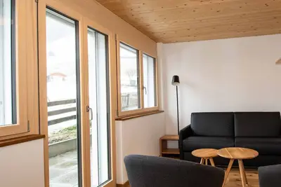 Image de right on the ski hill, a cozy 2 bedroom with living room apartment fits 6 people