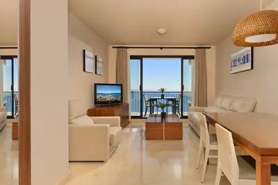 Superbe appartement de 2 chambres avec vue sur la mer