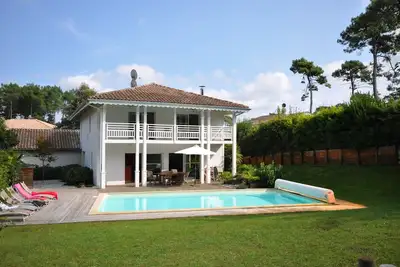 Image de Villa Atlantique Coloniale: Pour 10-12p, piscine chauffée de 10m, 450m de la plage