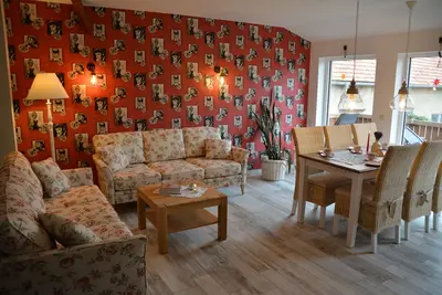 Image de Wildrose Onirique au milieu de la campagne de santé et un étang extérieur