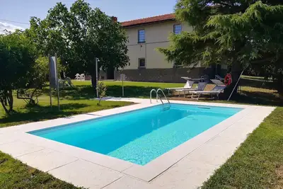 Image de Casale Vallalta - Maison de campagne avec piscine