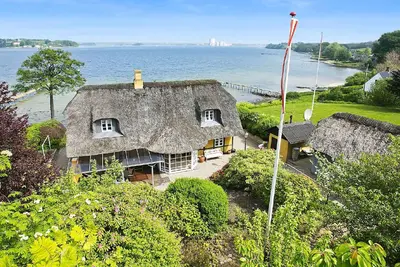 Image de Chaumière avec un mobilier élégant sur la mer Baltique