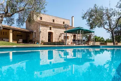 Image de Finca Carrat, dans un endroit calme, Internet, piscine, à la plage 15 km