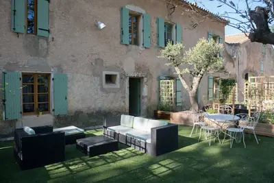 Image de Gîte des Oliviers, le relais de Pigasse au bord du canal du midi