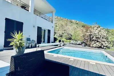 Image de Villa Architecte - Piscine CHAUFFÉE - Nouveautés 2025! (Voir Description)