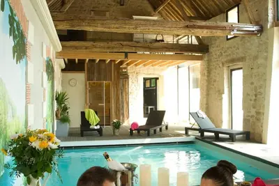 Image de Chambres d'hôtes avec jacuzzi piscine chauffée hammam sauna privatif Romance