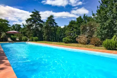 Image de Grande et belle propriété dans les bois avec piscine chauffée de 15m