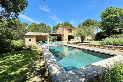 Image de Authentique Mas En Pierre  Avec Piscine  Chauffee En Campagne Au Calme