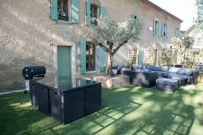 Image de Gîte des Platanes, le relais de Pigasse au bord du canal du midi