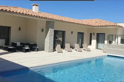 Image de Villa neuve 08 personnes de haut standing grande piscine privée  chauffée