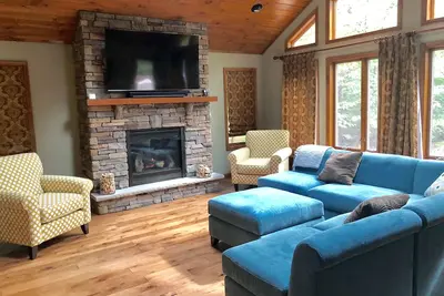 Image de Lac Naomi Incroyable 2800 pieds carrés 3-Br vacances Hideaway