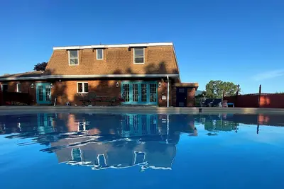 Image de Maison spacieuse et terre de caractère | Près des pistes | Cheminée | Piscine privée